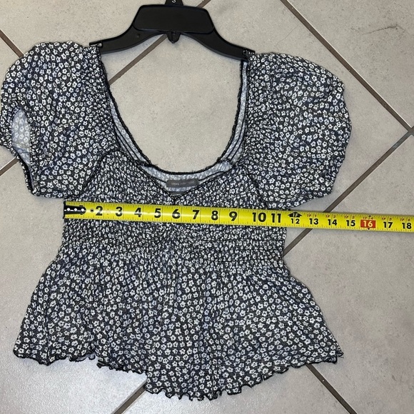 Urban Outfitters Women Black/white Cropped Top Blouse Size Small.‎ - Picture 7 of 8